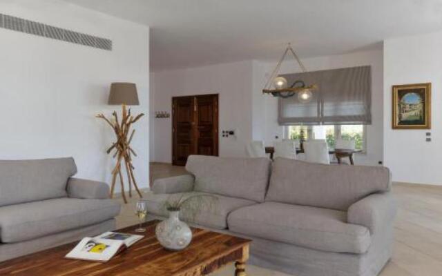 Holiday Home 5 Bedrooms 5 Bathrooms - Afantou