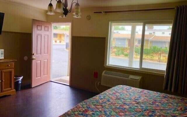 Sunshine Village Motel
