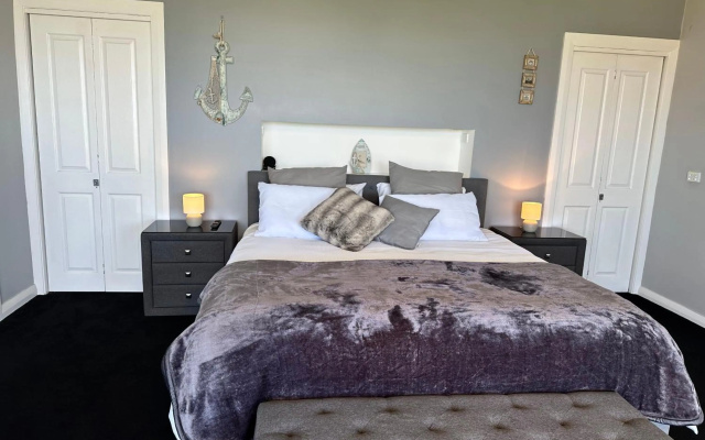 Luxurious Ocean front home, pets welcome, open fire large and spacious – Guest Rooms – Kilcunda