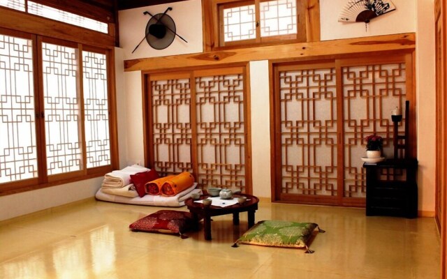 Moon Hanok Guesthouse