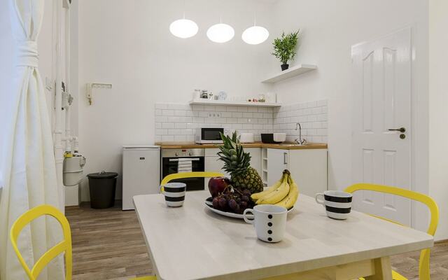 Clove Apartment
