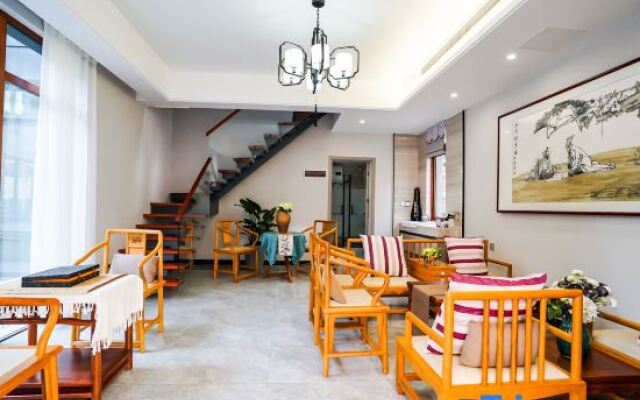 Wuzhishan Yisuli Theme Inn