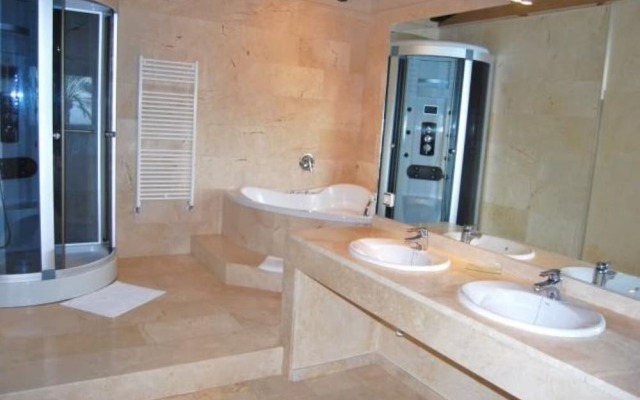 House 4 Bedrooms With Pool And Wifi 103976