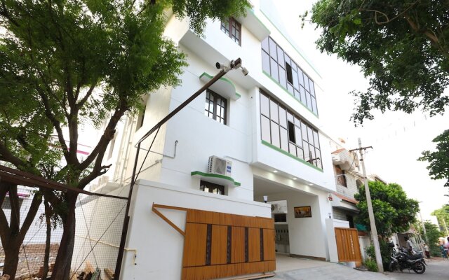 OYO 13858 Rithus Residency