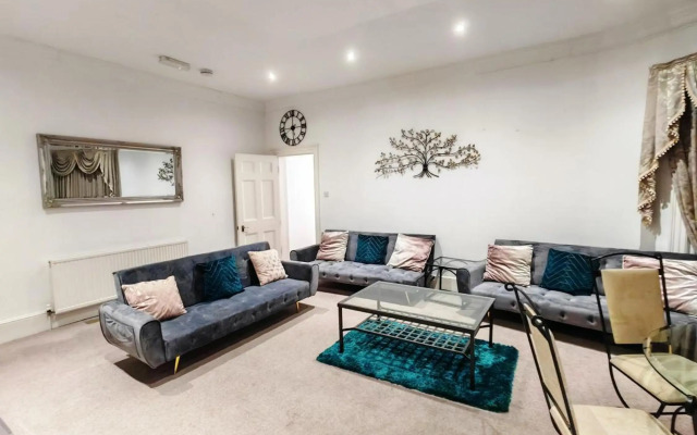 London City Premium Apartment with Parking