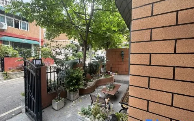 Weidingmao Apartment