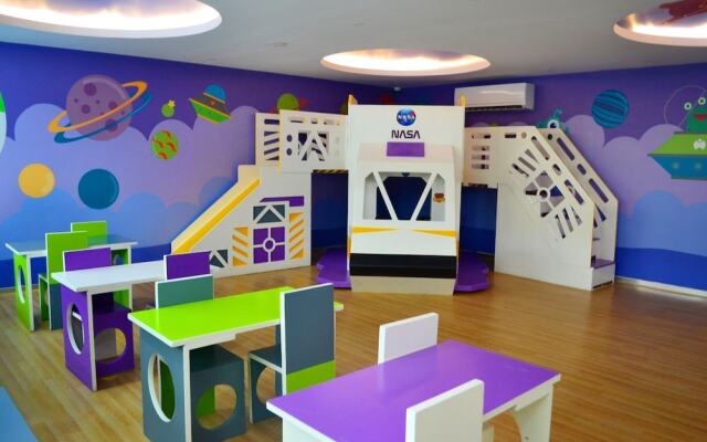 Modern Department With the Best Location, Skybar & Gym