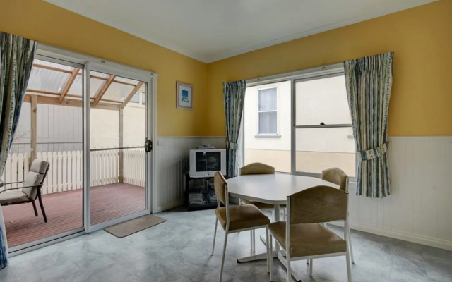 Beach Breeze Apartment
