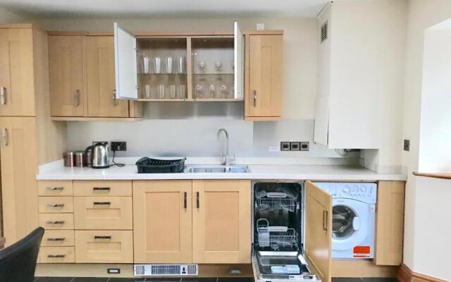 Luxurious very spacious one bedroom flat