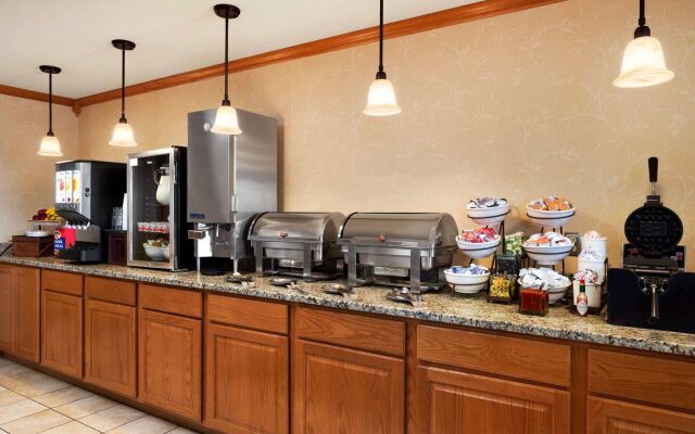 Country Inn & Suites by Radisson Kenosha - Pleasant Prairie