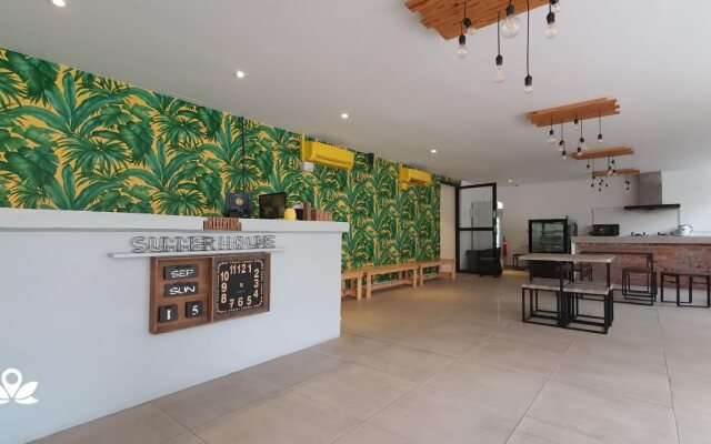 OYO 90121 Summer House Bed & Cafe