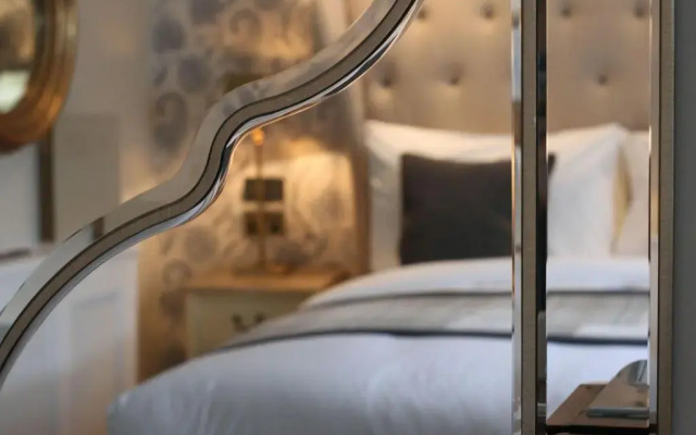 The Hayden Pub & Rooms