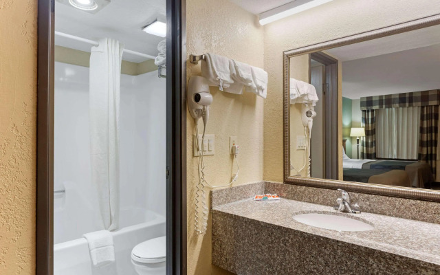 Econo Lodge Belton - Kansas City South