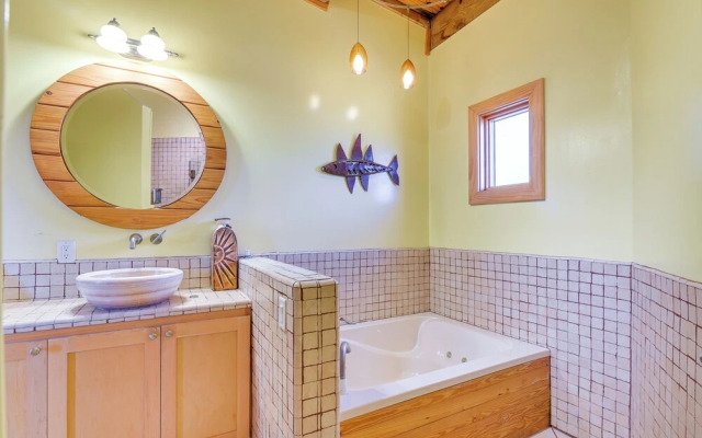 Oceanfront Home w/ Beach Access in Galveston