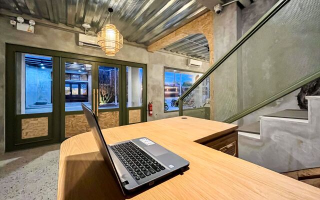 Rattanhaus R Signature