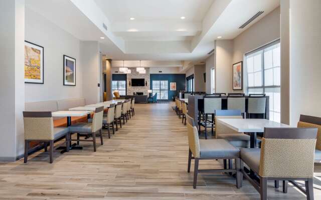 Comfort Suites Grandview - Kansas City