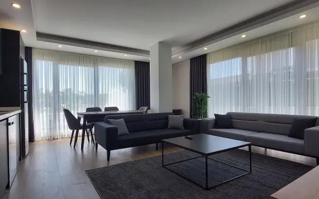 New Flat Large Living Space 1 Close to Lara Beach