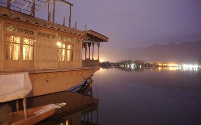 New Jacquline Heritage Houseboats Nigeen Lake