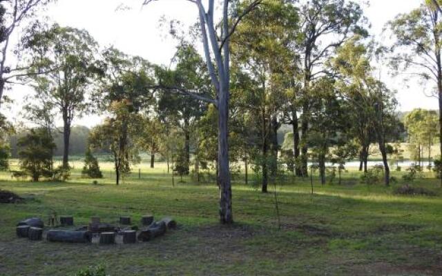 Kangaroo Cottage - cute Accom in bushland setting