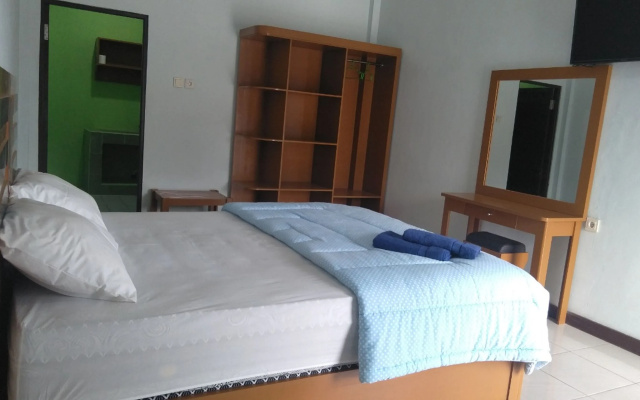 Hotel O Pondok Puti Sartika SyariahNearPasar Jum'at Aluh Aluh – Guest Rooms – Aluhaluh