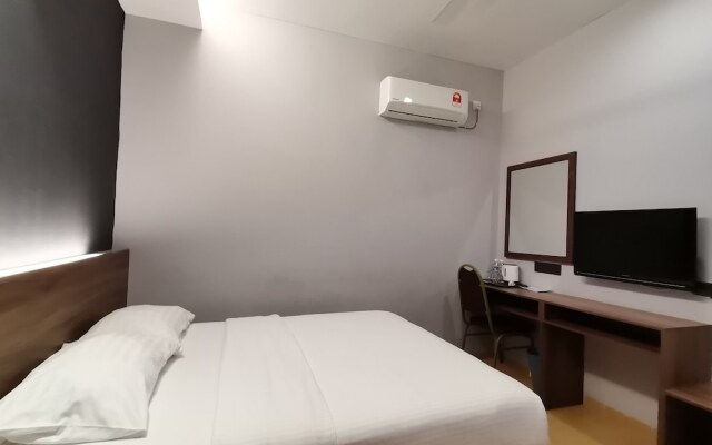 OYO 89443 Lumut Hotel