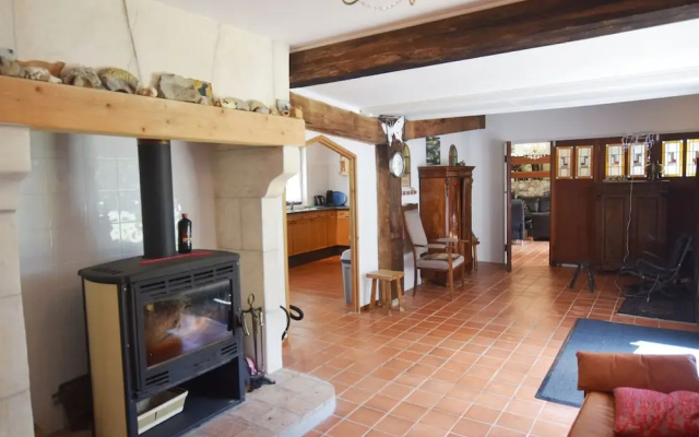 Charming Holiday Home Near River in Vallon-Pont-D'Arc