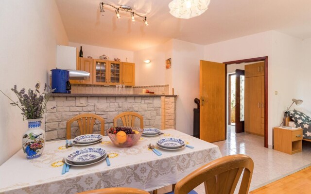 Nice Apartment in Valbandon With Wifi and 2 Bedrooms