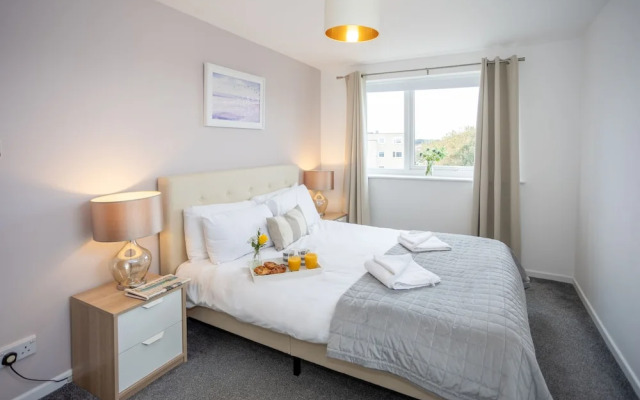 Stunning 2 bed Seaside Apartment With Sea Views