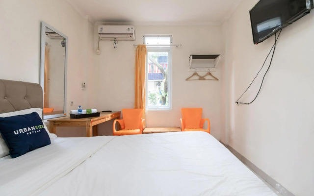 RedDoorz Plus near UPN Veteran Jakarta