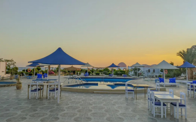 Dolphin Continental Hotel