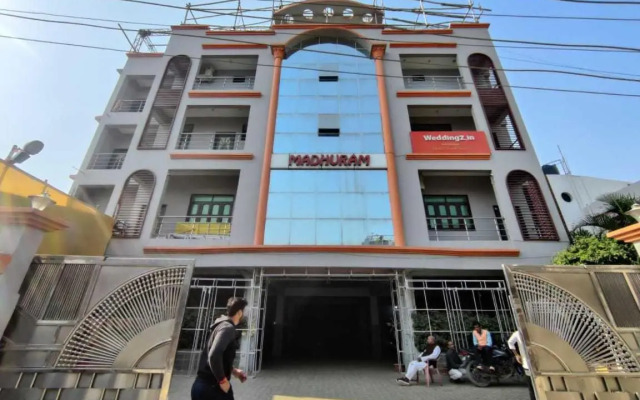 OYO 166 Madhuram