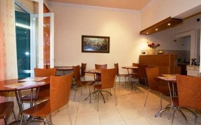 Hotel Adonis