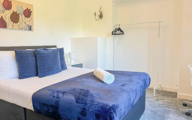 Large 8 Bedroom House in Edgbaston