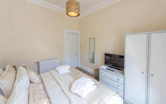 Stunning Tollcross Apartment