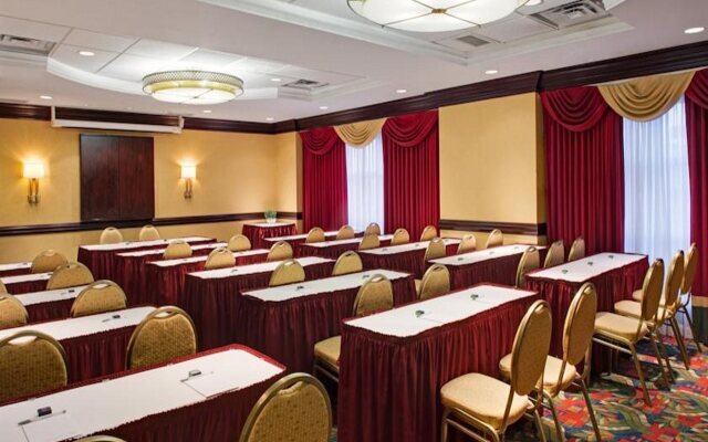 Hampton Inn & Suites By Hilton Toronto Airport