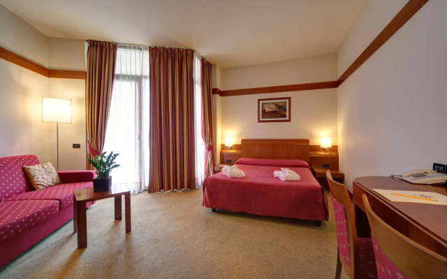 Hotel Re