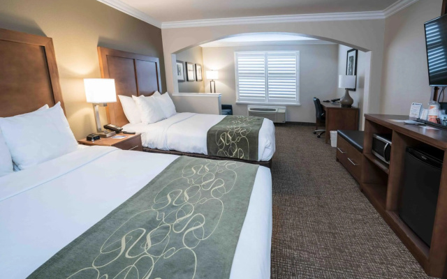 Comfort Suites Fresno River Park