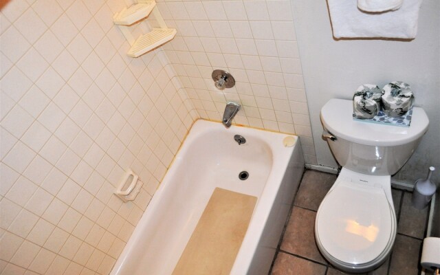 Snowflake 1 Br condo by RedAwning