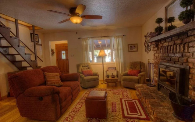Breezy Pines Cabin 4 Bedroom Home by RedAwning