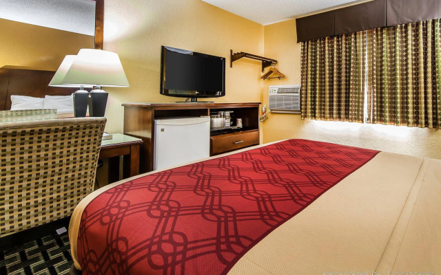 Econo Lodge Cartersville-Emerson Lake Point