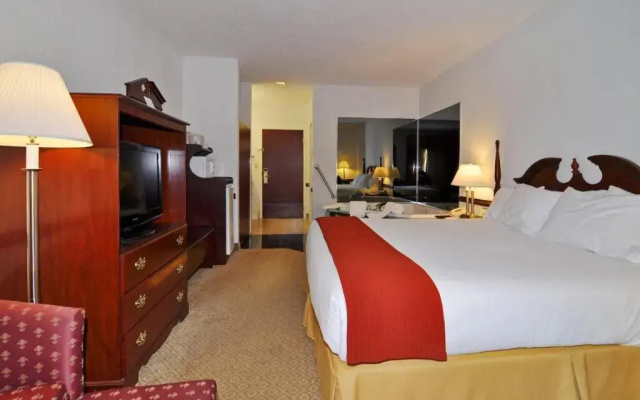 Holiday Inn Express South Hill-Lacrosse