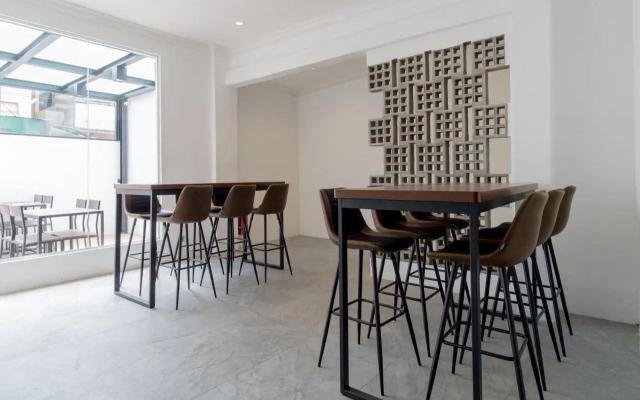 De Natio Guest House Jalan Gaharu by RedDoorz