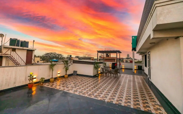 Fabhotel La Paz Stay B&B