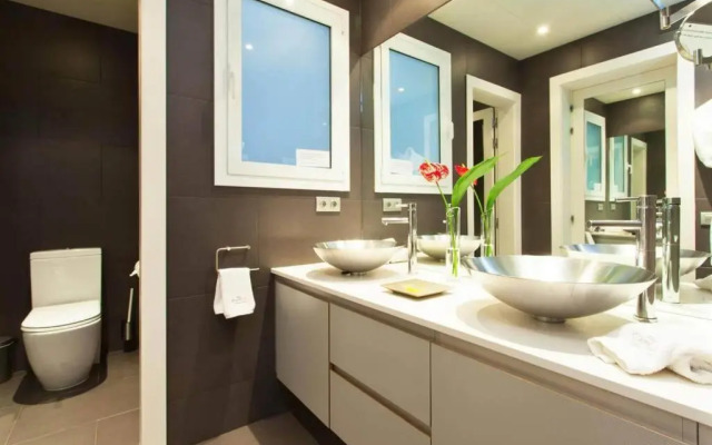 Classy 3bed 3bath apartment in Eixample