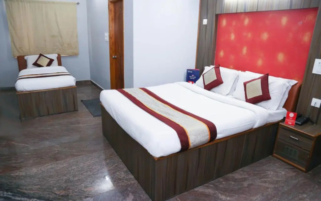 OYO 8828 Holidays Dollars Grand