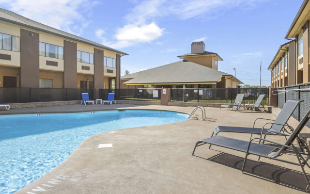 Quality Suites Hickory South