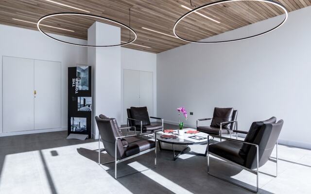 Studio With Balcony in Hill House