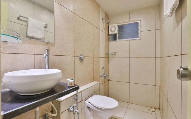 OYO 16122 Hotel Navya Palace
