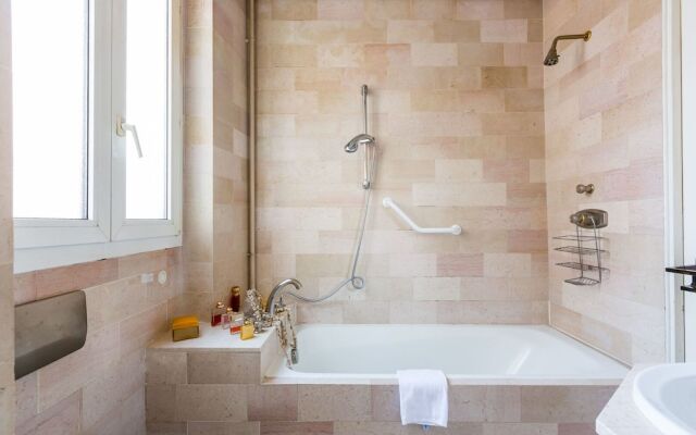 Light by Les Halles