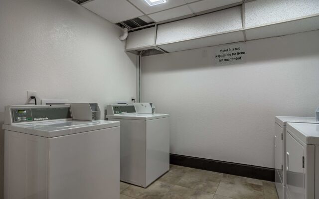 Motel 6 Cartersville - White GA